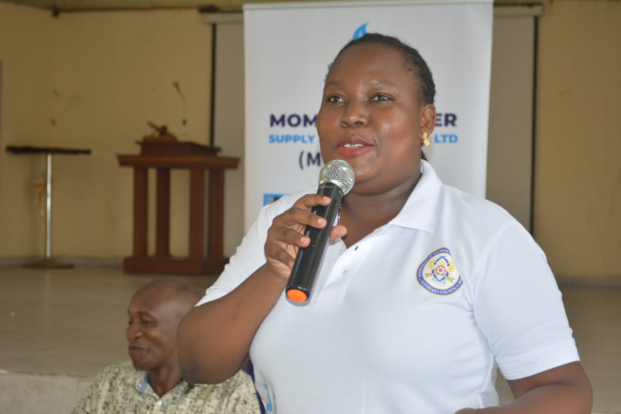 Waziri Emmily Achieng addressing staff